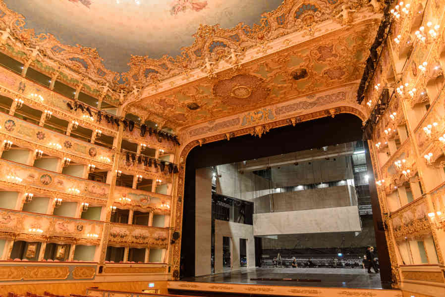Italia - Venecia 135 - teatro La Fenice.jpg
